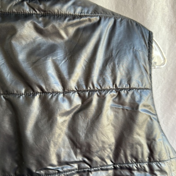 Reversible black puffer vest - Picture 6 of 15